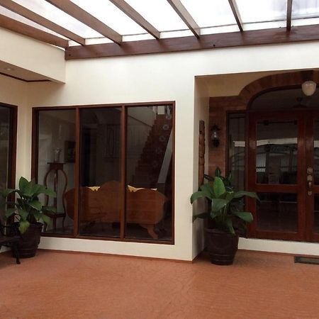 レガスピ Casa Roces Bed & Breakfast エクステリア 写真