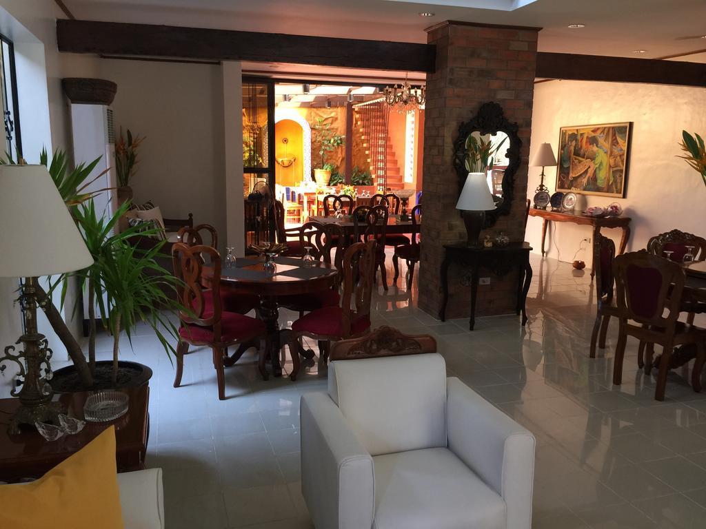 レガスピ Casa Roces Bed & Breakfast エクステリア 写真