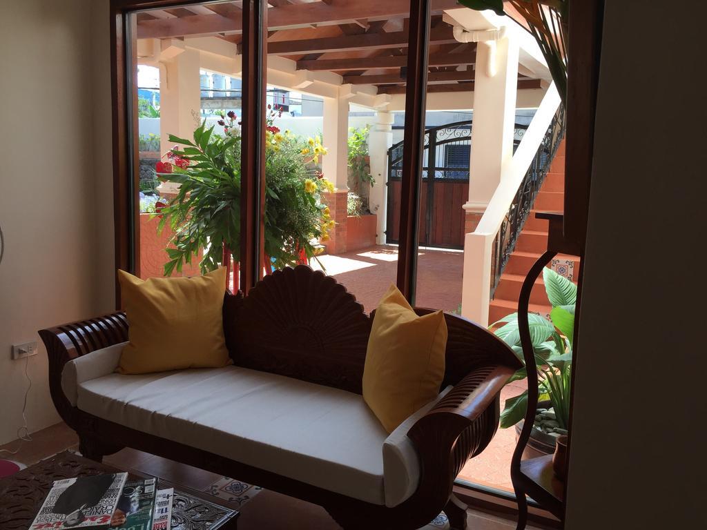 レガスピ Casa Roces Bed & Breakfast エクステリア 写真