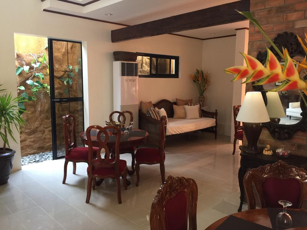 レガスピ Casa Roces Bed & Breakfast エクステリア 写真