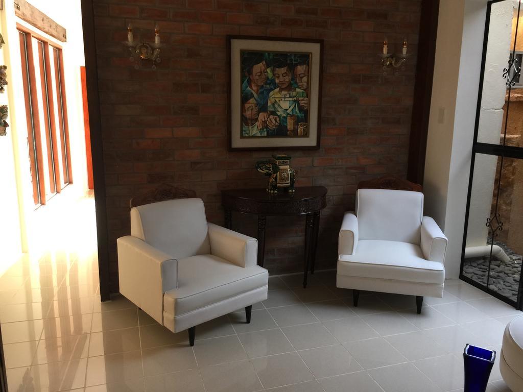 レガスピ Casa Roces Bed & Breakfast エクステリア 写真