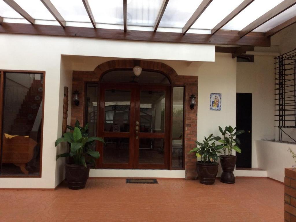 レガスピ Casa Roces Bed & Breakfast エクステリア 写真