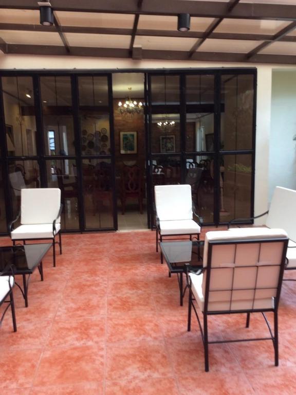 レガスピ Casa Roces Bed & Breakfast エクステリア 写真