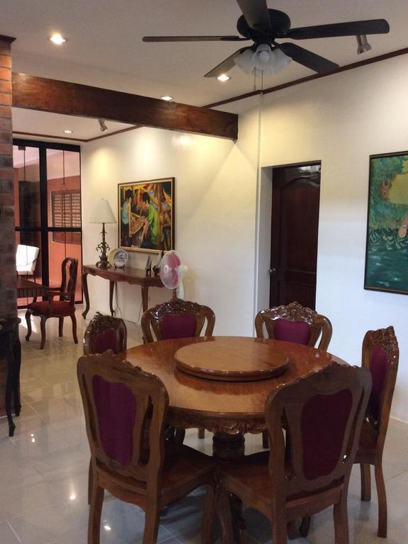 レガスピ Casa Roces Bed & Breakfast エクステリア 写真